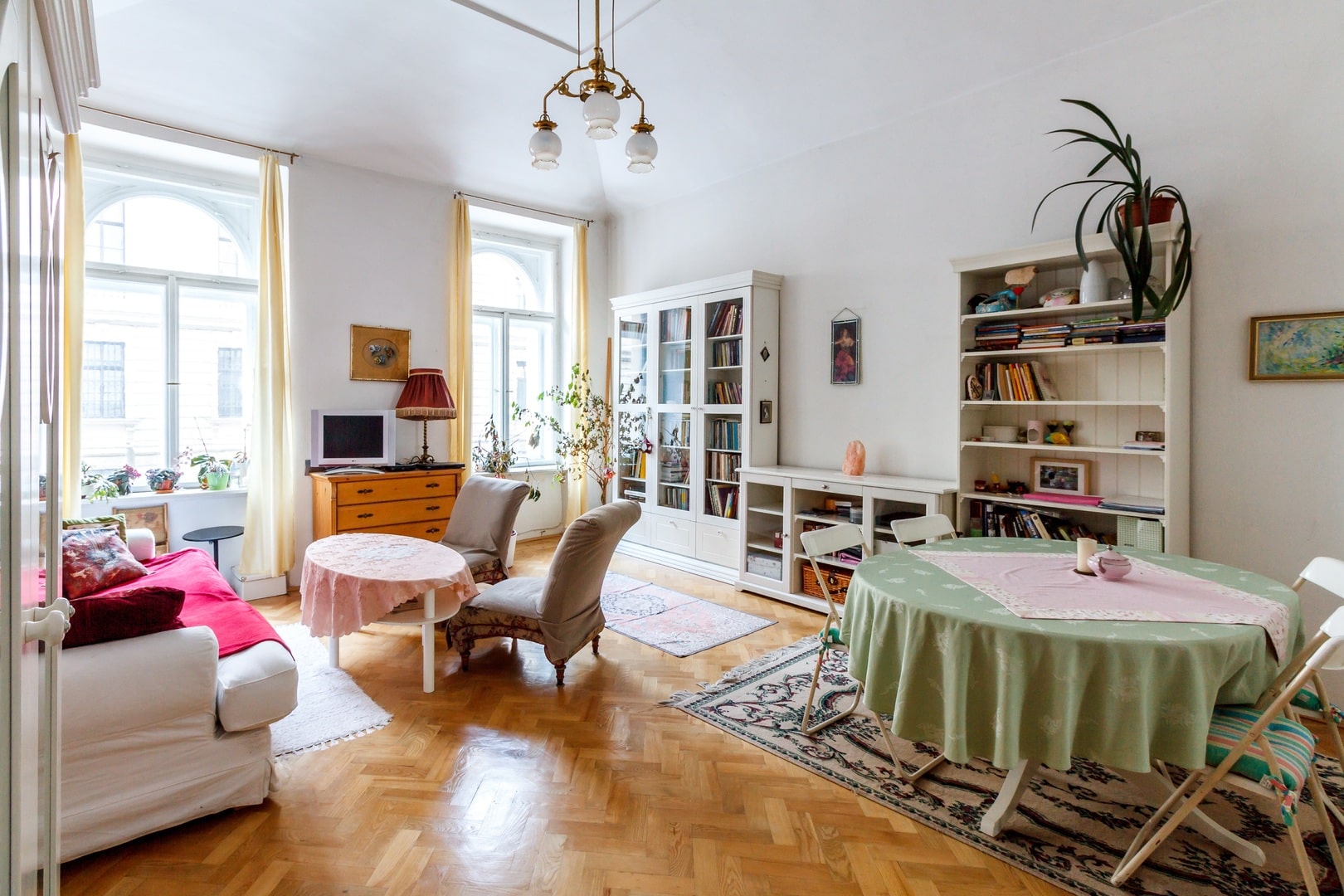 floor-interior-home-cottage-property-living-room-1330686-pxhere.com-min