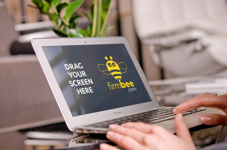 laptop-desk-computer-macbook-mac-writing-1080703-pxhere.com-min