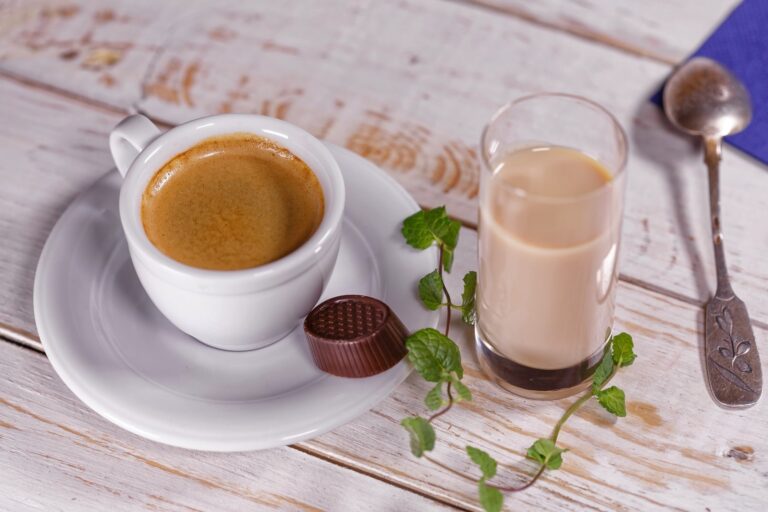 table-liquid-cafe-coffee-white-morning-659632-pxhere.com-min