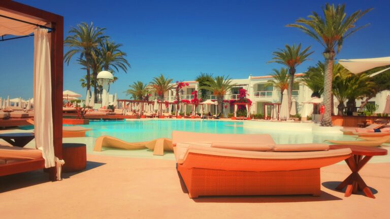 water-architecture-people-villa-sunlight-summer-939876-pxhere.com-min-min-min