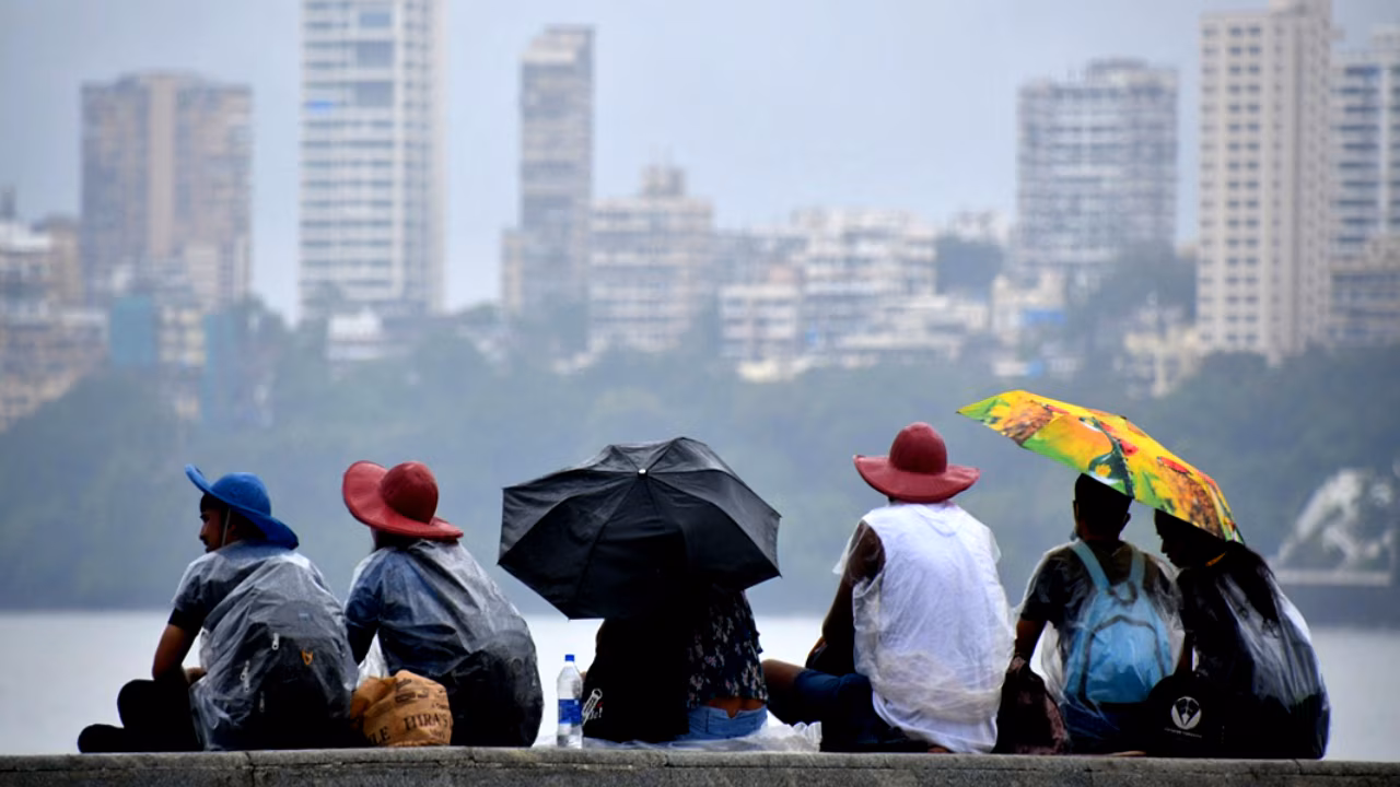 Maharashtra monsoon: IMD issues yellow alert for 15 districts; check forecast for Mumbai, Thane, Palghar, Raigad, Ratnagiri, Solapur, Nashik
