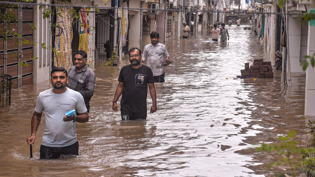Gurugram Rains Update: Heavy Downpours lash parts of city, trigger massive traffic congestion and Waterlogging; IMD issues alert